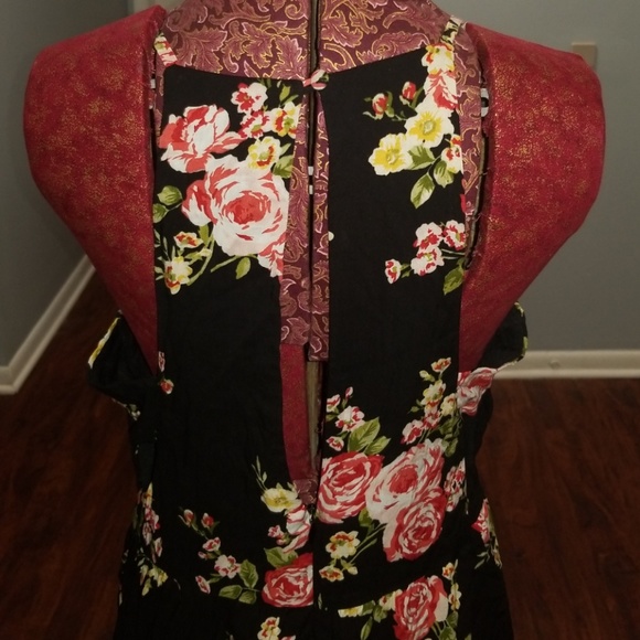 Dress with Side Cutouts and Keyhole back - Picture 5 of 5